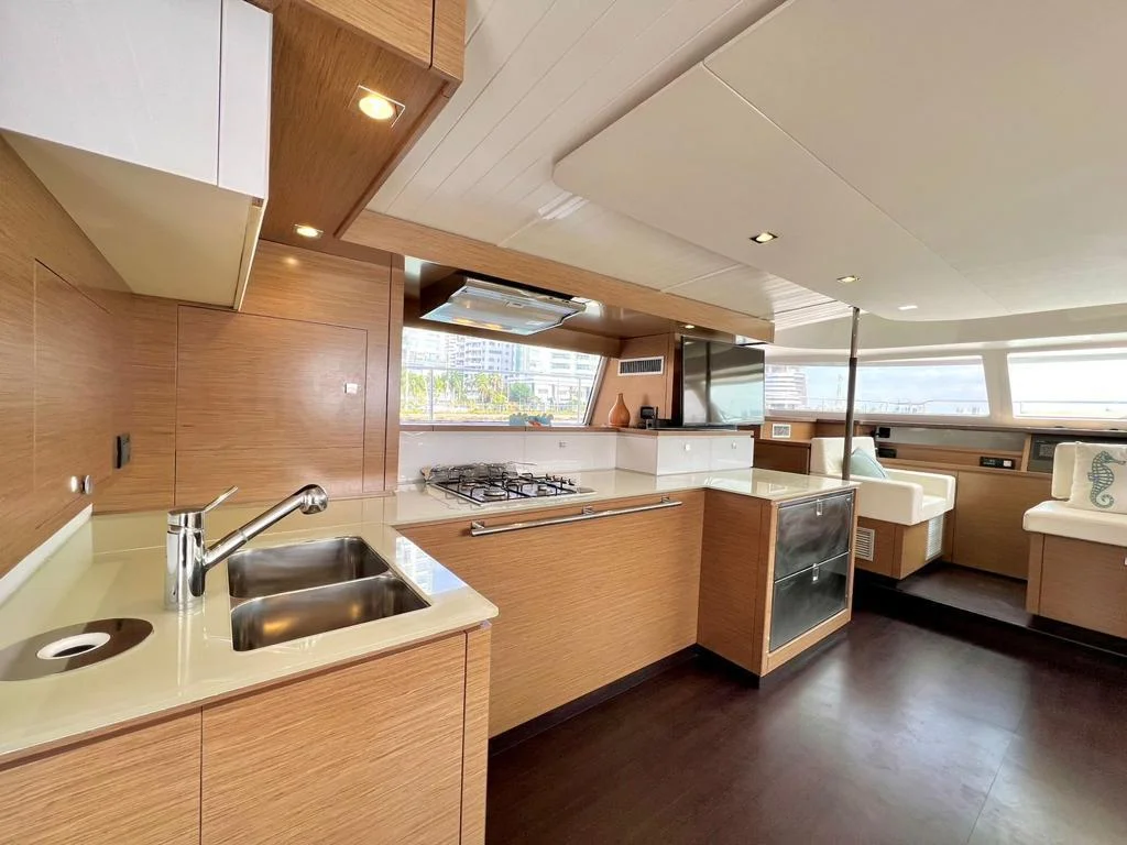 47 ft powercat (2)