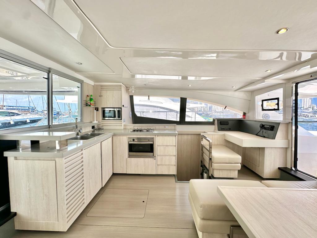51 ft powercat (11)