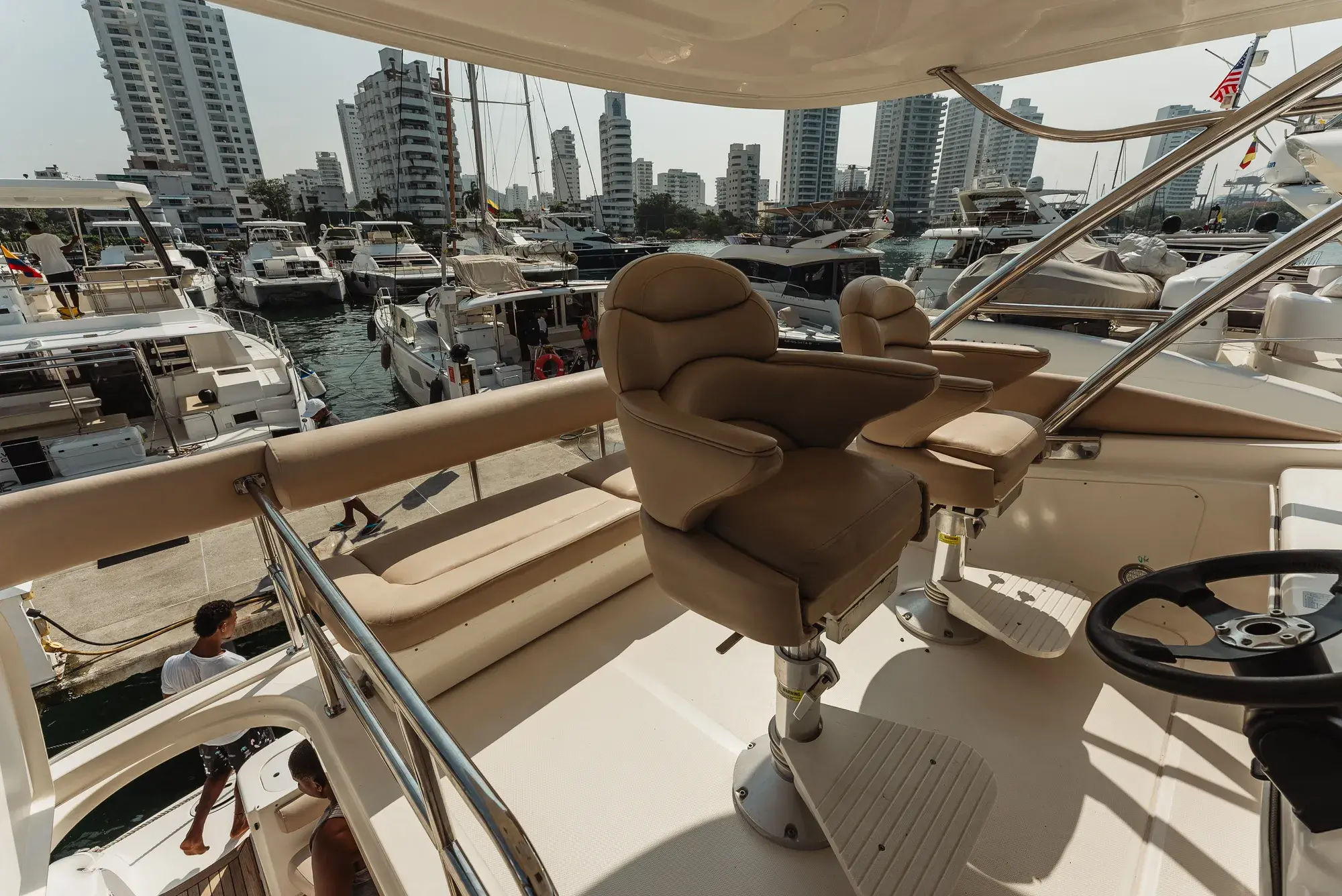 58 ft yacht blue land (3)