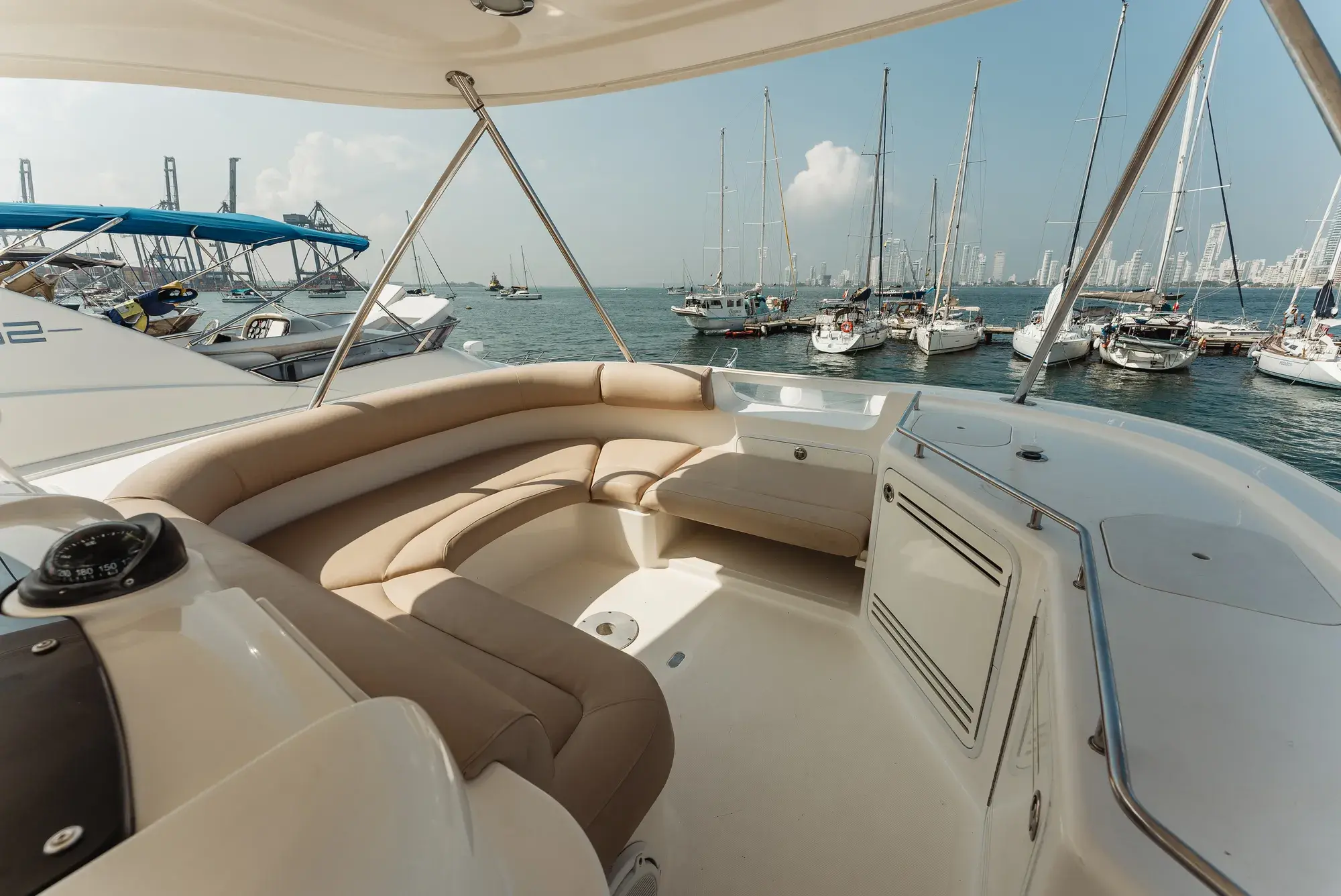 58 ft yacht blue land (58)