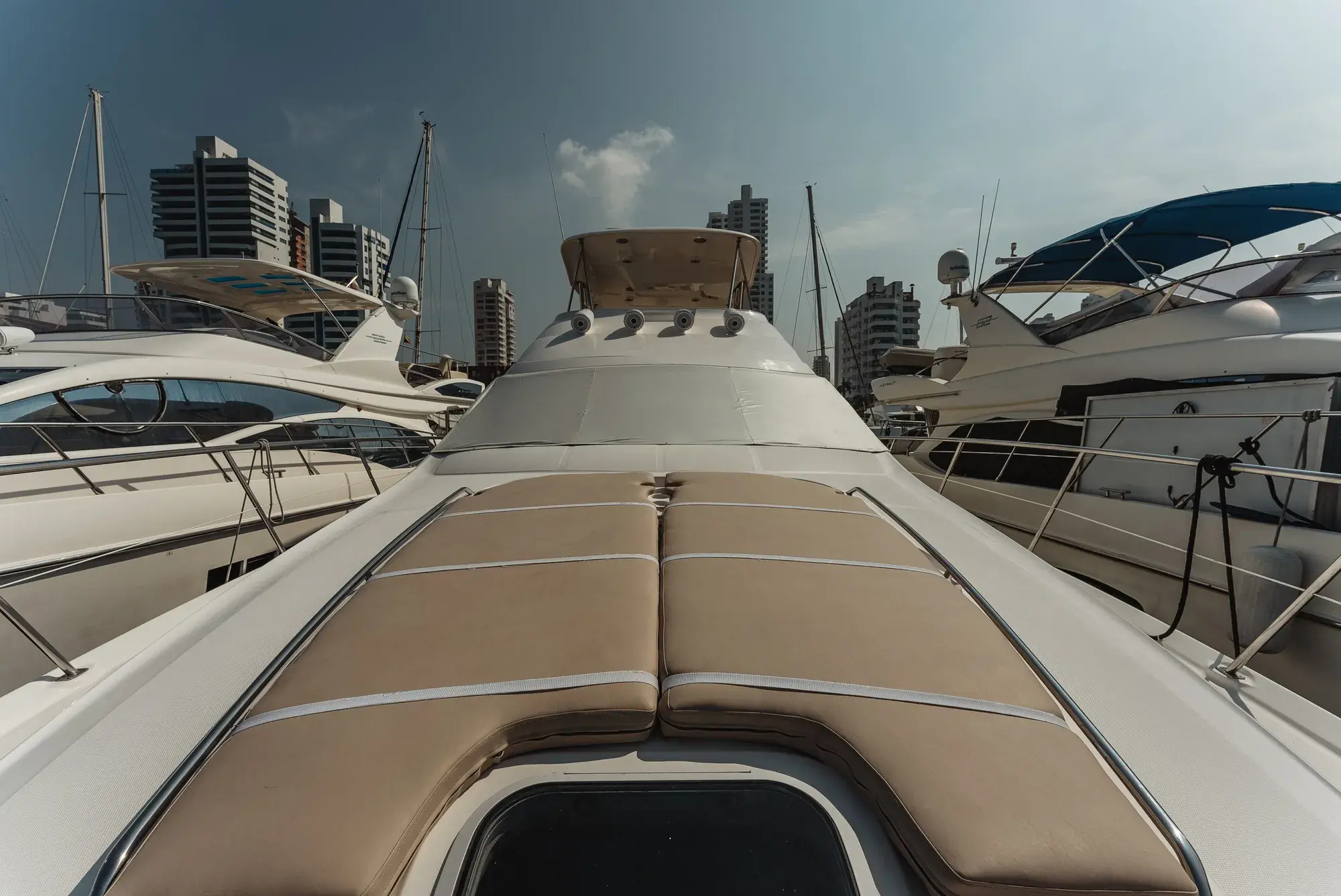 58 ft yacht blue land (8)