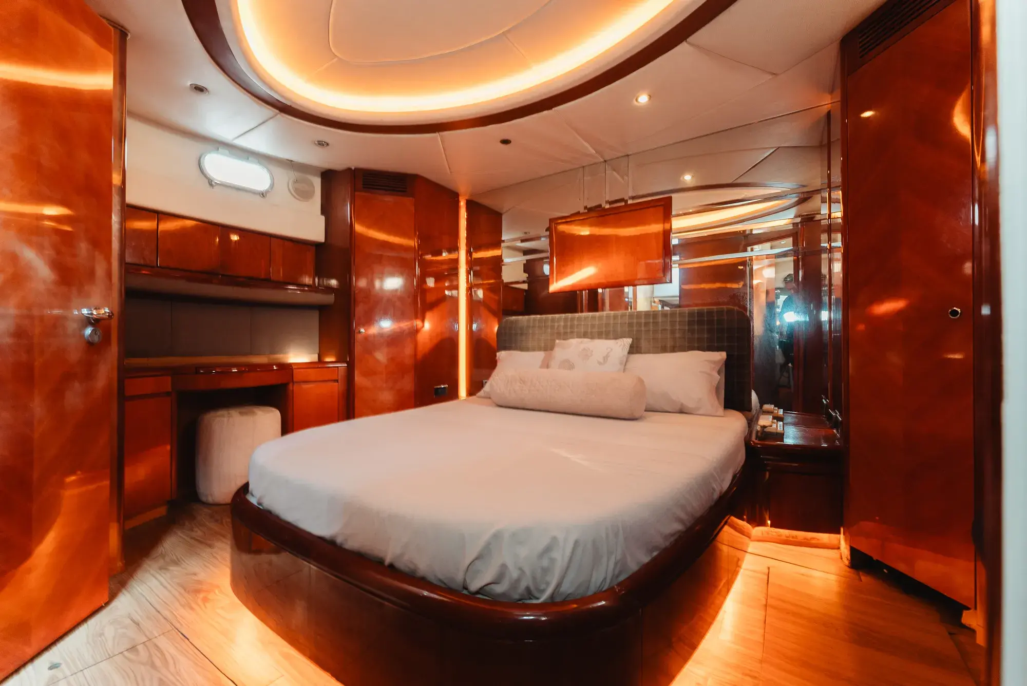 70 ft yacht sea land (20)