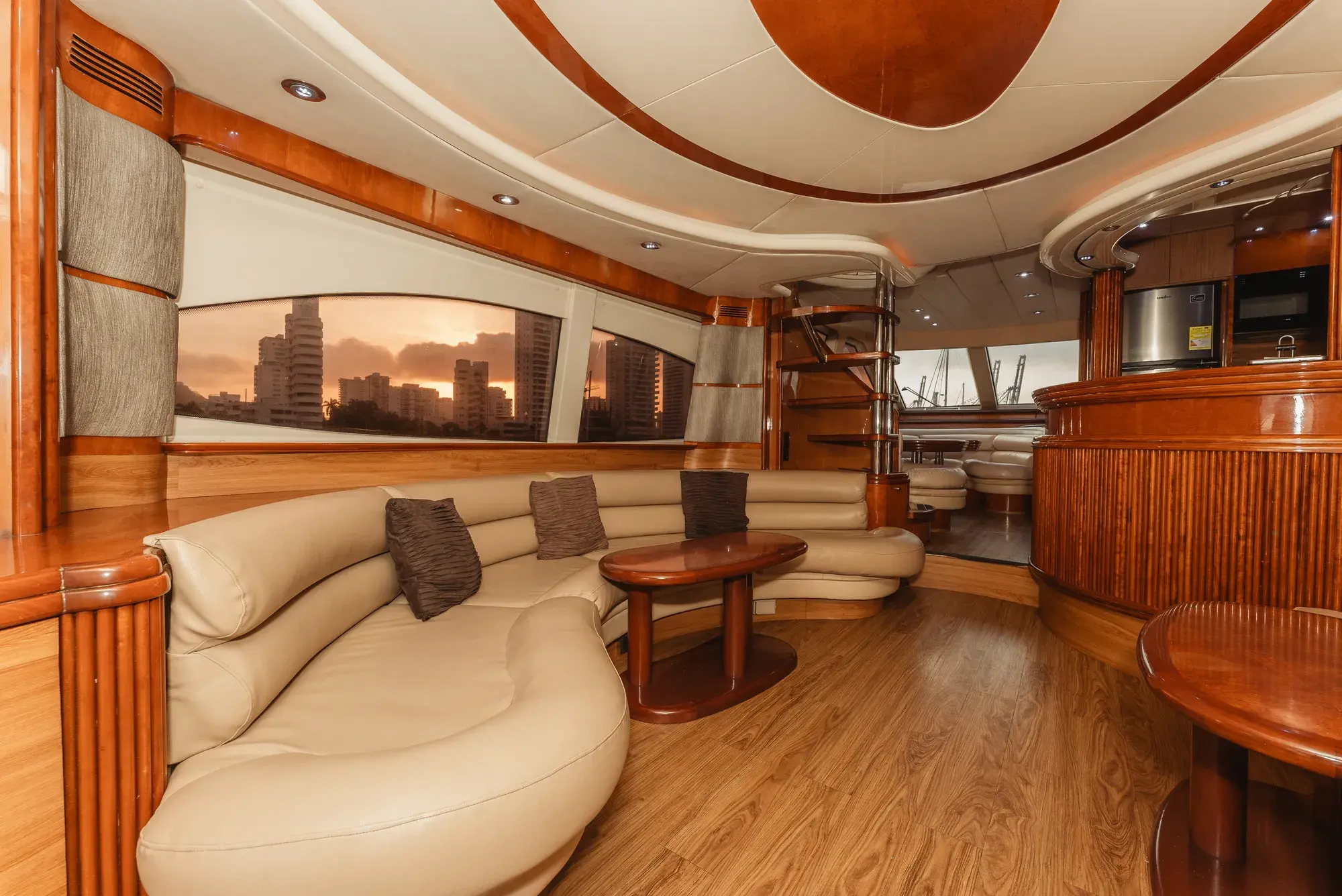 70 ft yacht sea land (55)